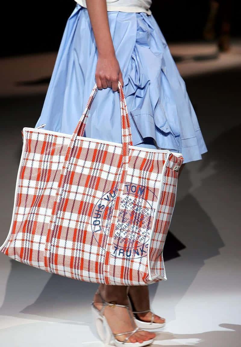 当然蛇皮袋也可以高大上了,看看lv这款.