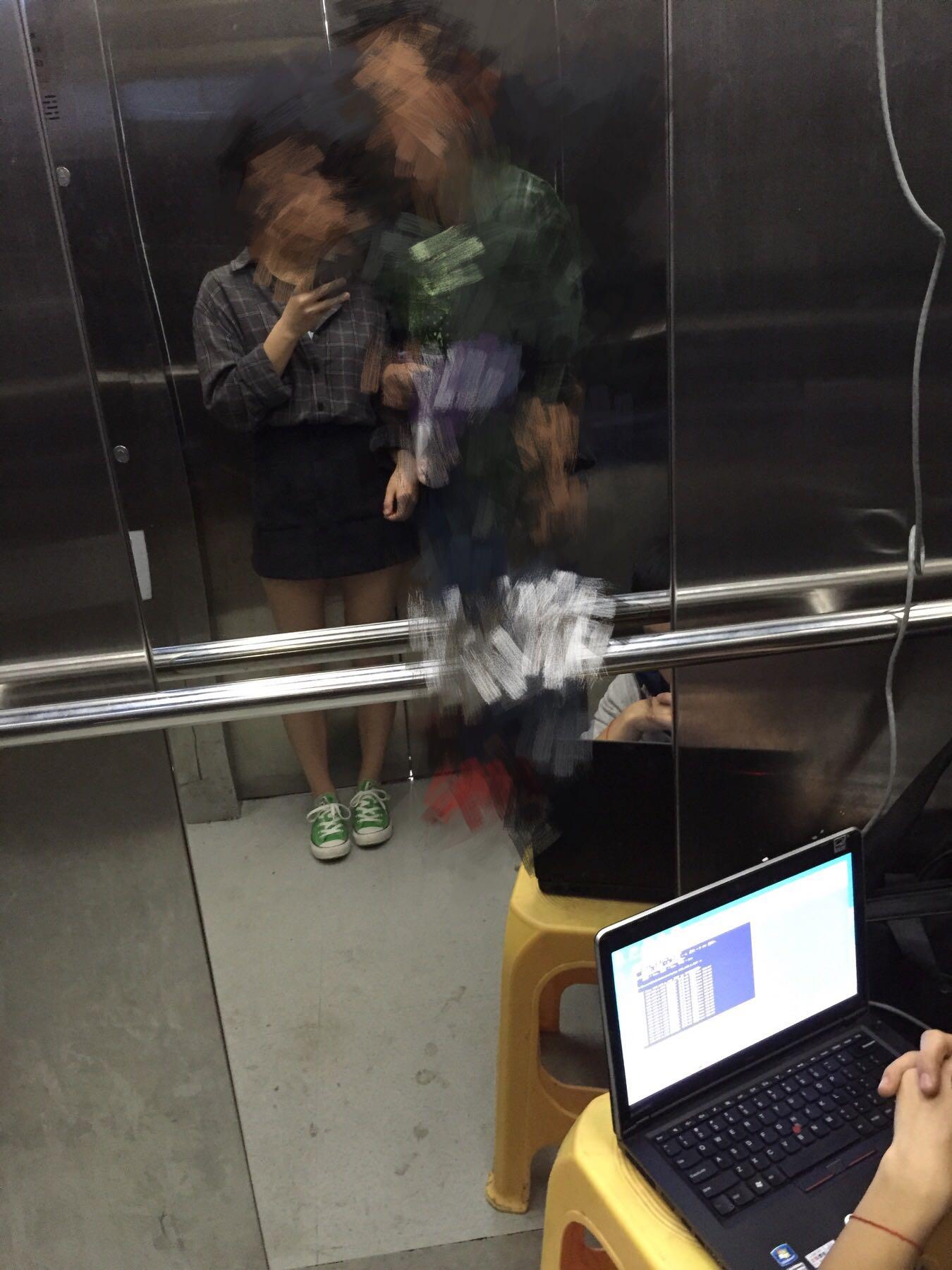 冬天女生还<em>穿短裤</em>短裙,露大腿,是不是就为了给