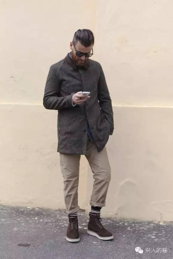 以前发过男生穿ugg的图片,遭来一众男读者讨伐.