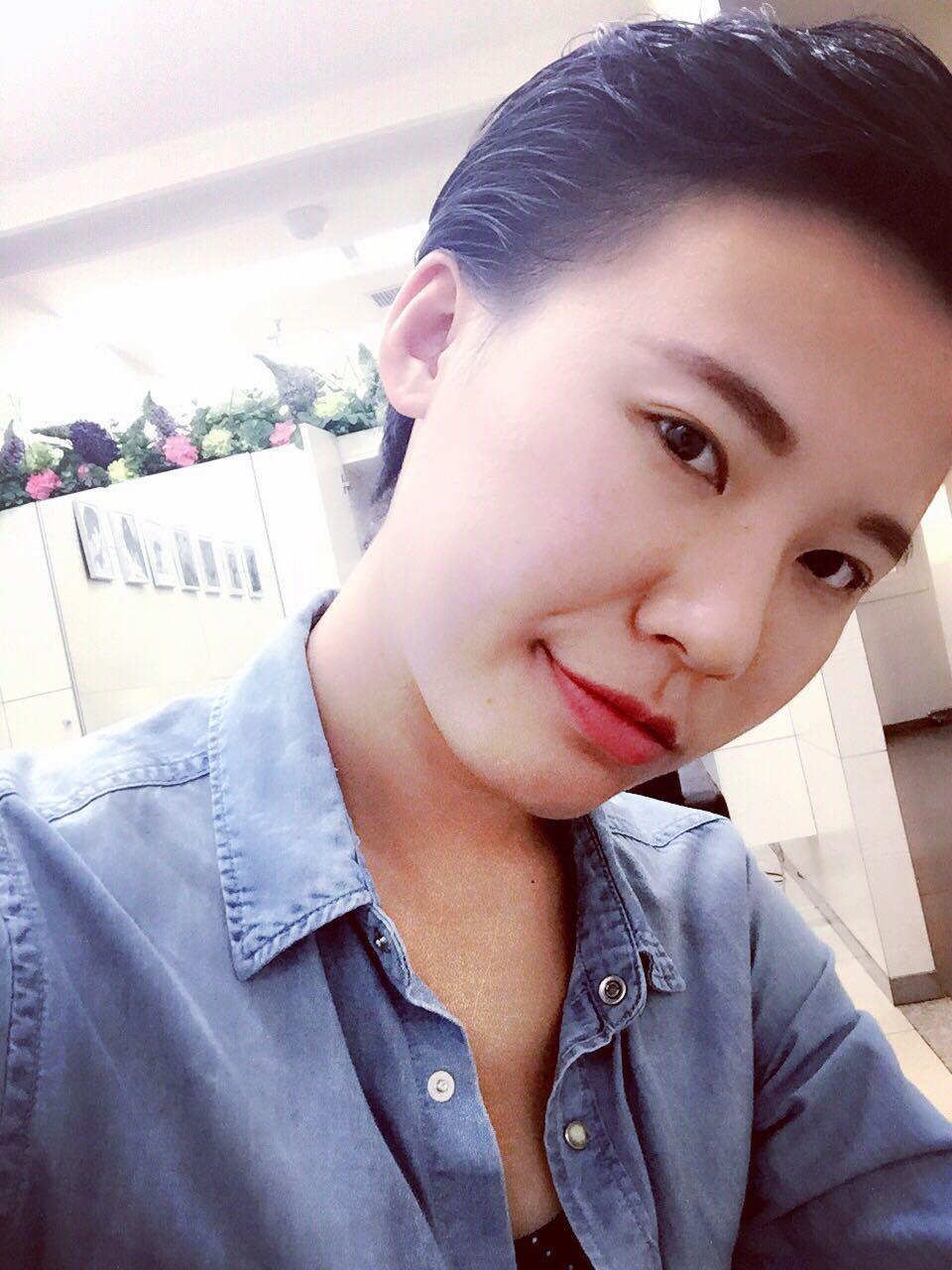 女生怎样打理大背头?