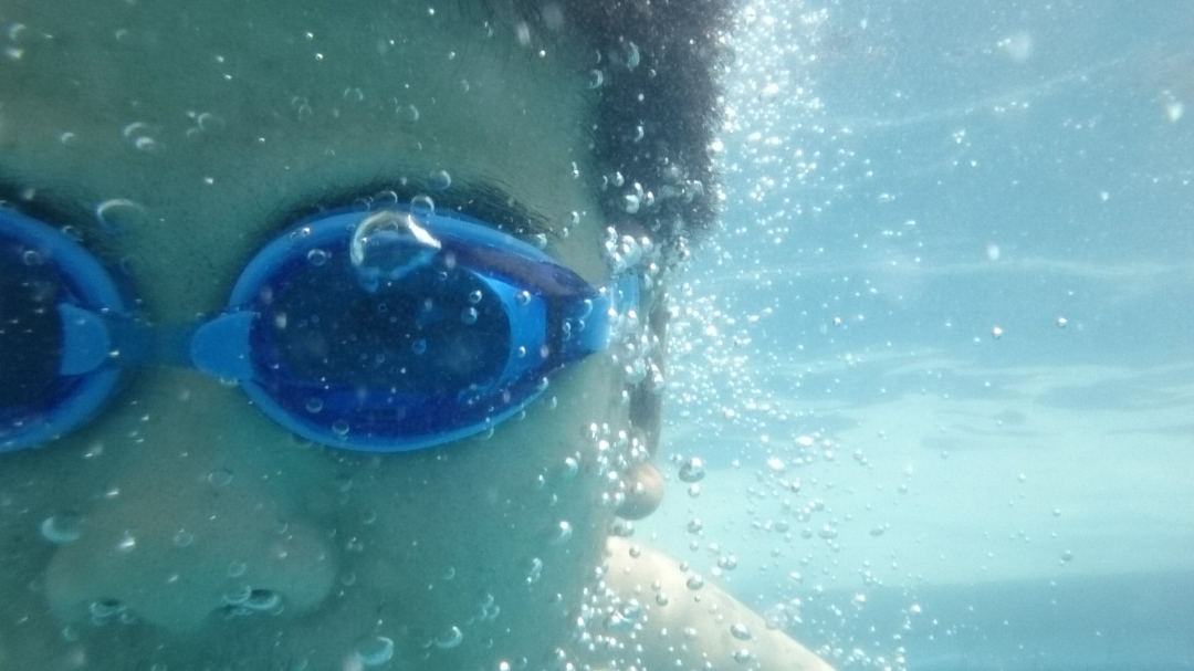 把索尼手机丢进水里是一种怎样的体验? - 索尼