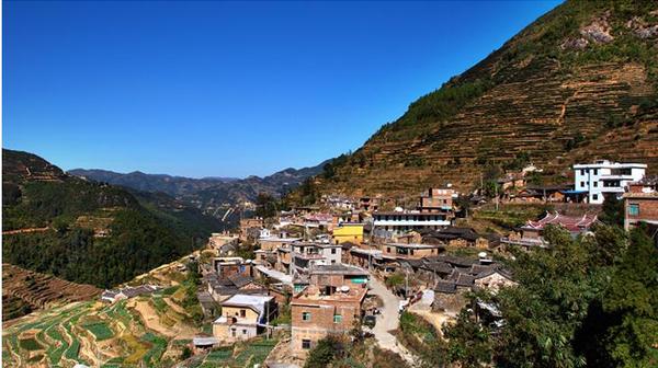 廈門同安區西坑村,位於同安蓮花,安溪,長泰交界處的雲頂山山脈腹地,海