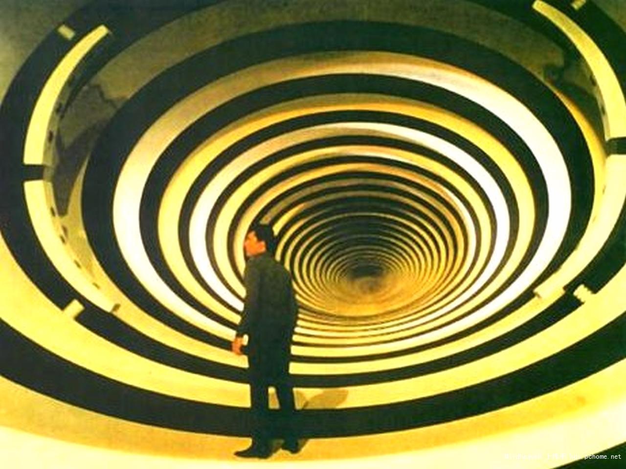 穿越来穿越去的重复镜头:历史总是惊人的相似