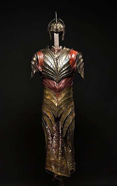 精灵族的铠甲精美细致,美仑美涣,虽然是盔甲依然不失精灵族的优雅.