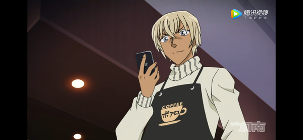 黑兔亭去见委托人,临走前安室透称遗漏手机而窃取毛利兰的工藤宅钥匙