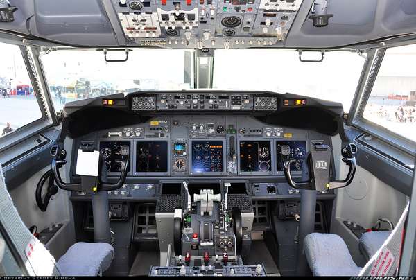 空客320驾驶舱襟翼图片