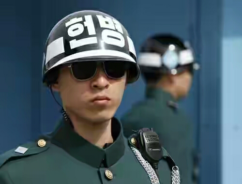 2,钢盔上写的是宪兵(应要求,注上发音:豪恩