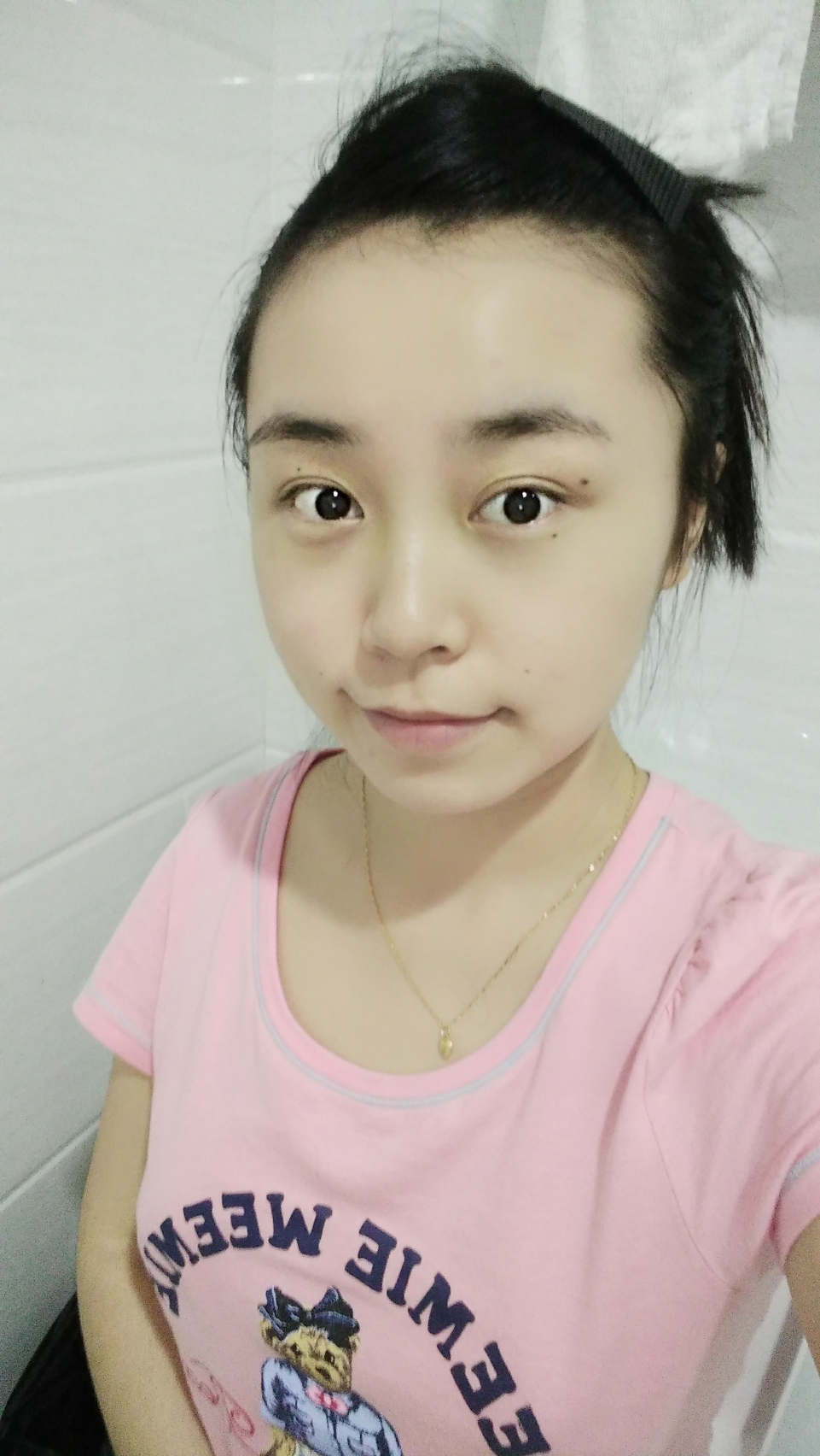 脸宽又圆眼睛大的妹子该怎么化妆?