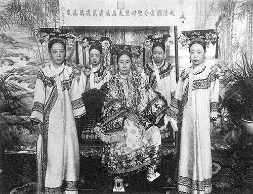看到清代的老照片,为什么上面的名妓和嫔妃都那么丑?