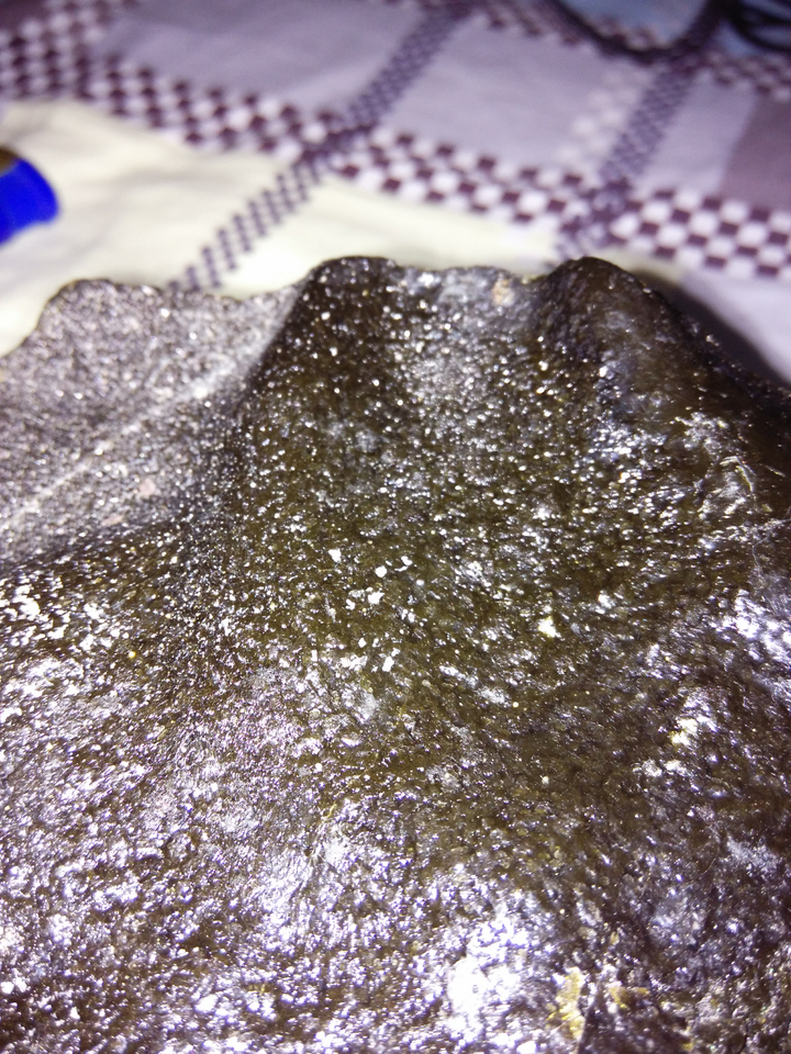 请问怎么辨别黑曜石和沥青?
