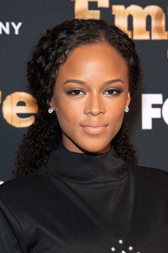 居然没人说 嘻哈帝国 里面的 tianna.在剧里看起来超甜美超火辣.