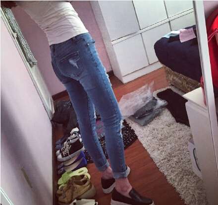 先贴一张穿裤裤的普通自拍照