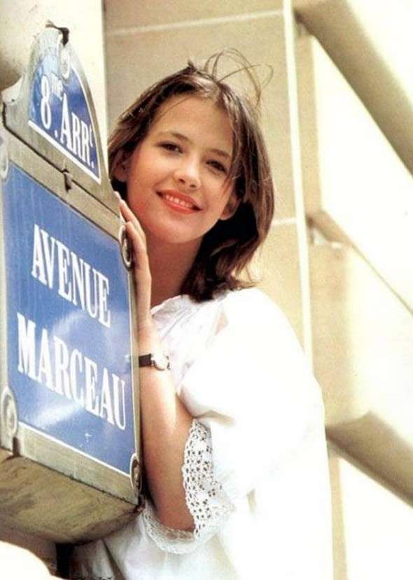 苏菲玛索演《初吻》的时候笑起来的样子让我一个女孩子心都有如小鹿乱