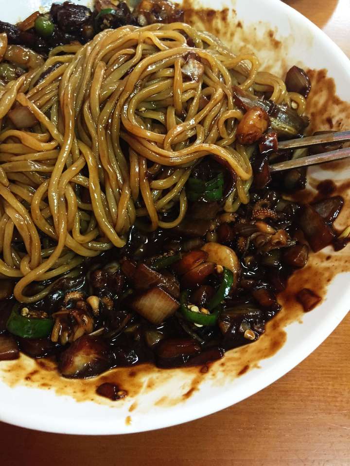 超好吃 本人现在在韩国留学 每周去吃炸酱面已经成了固定节目 超好吃