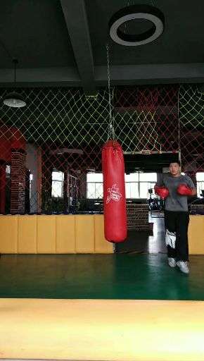 恳求大神指点我的拳击跳步?