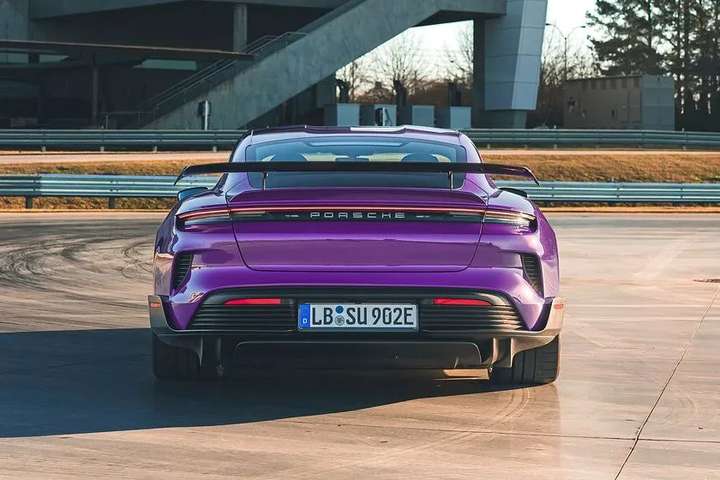 1092马力的史上最强保时捷taycan来了