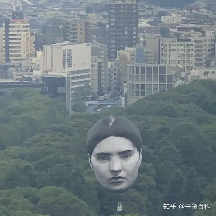 日本东京上空浮现神秘“大脸“：足有6层楼高，引发路人惊呼！插图2