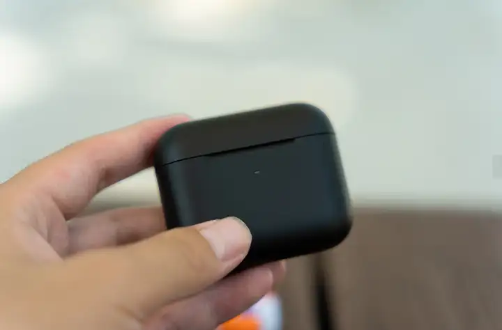 炫酷RGB灯效、电竞级体验，雷蛇战锤狂鲨真无线二代游戏耳机评测