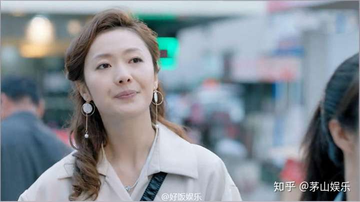 《小镇警事》"镇花"郑小芬,出生被亲生父母抛弃,长大被强暴生子