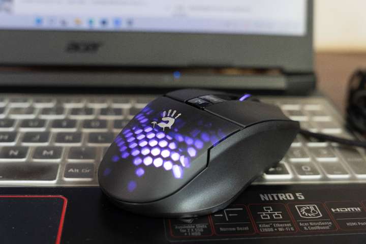 炫酷RGB灯效、宏编程等加持，血手幽灵ES30 Plus轻量化鼠标助力极致游戏体验