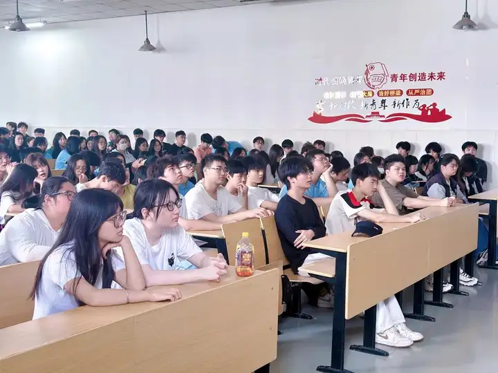 法治意识始于心 反诈防骗践于行|开学“安全第一课”!(图2) 法治意识始于心 反诈防骗践于行|开学“安全第一课”!(图2)