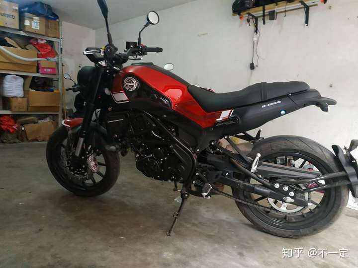 摩托车幼狮250和250nk怎么选