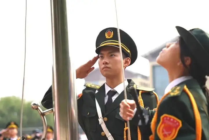 正青春 向未来 | 2025塘栖校区高三成人礼(图2)