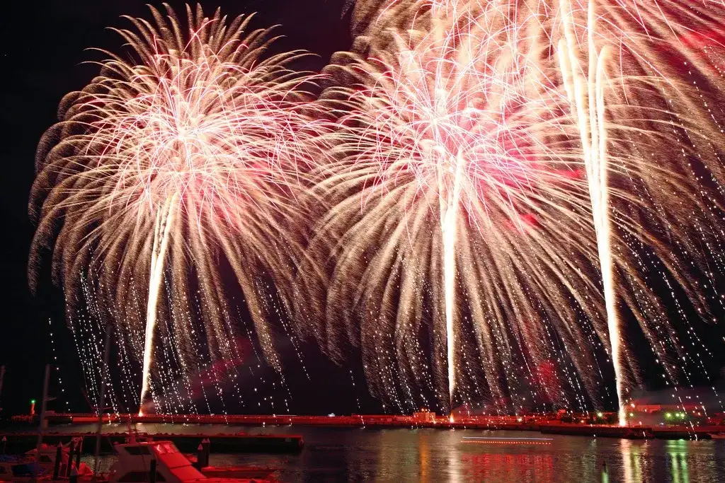 谷町君 在日本人心中 这10场花火大会最值得一看 知乎