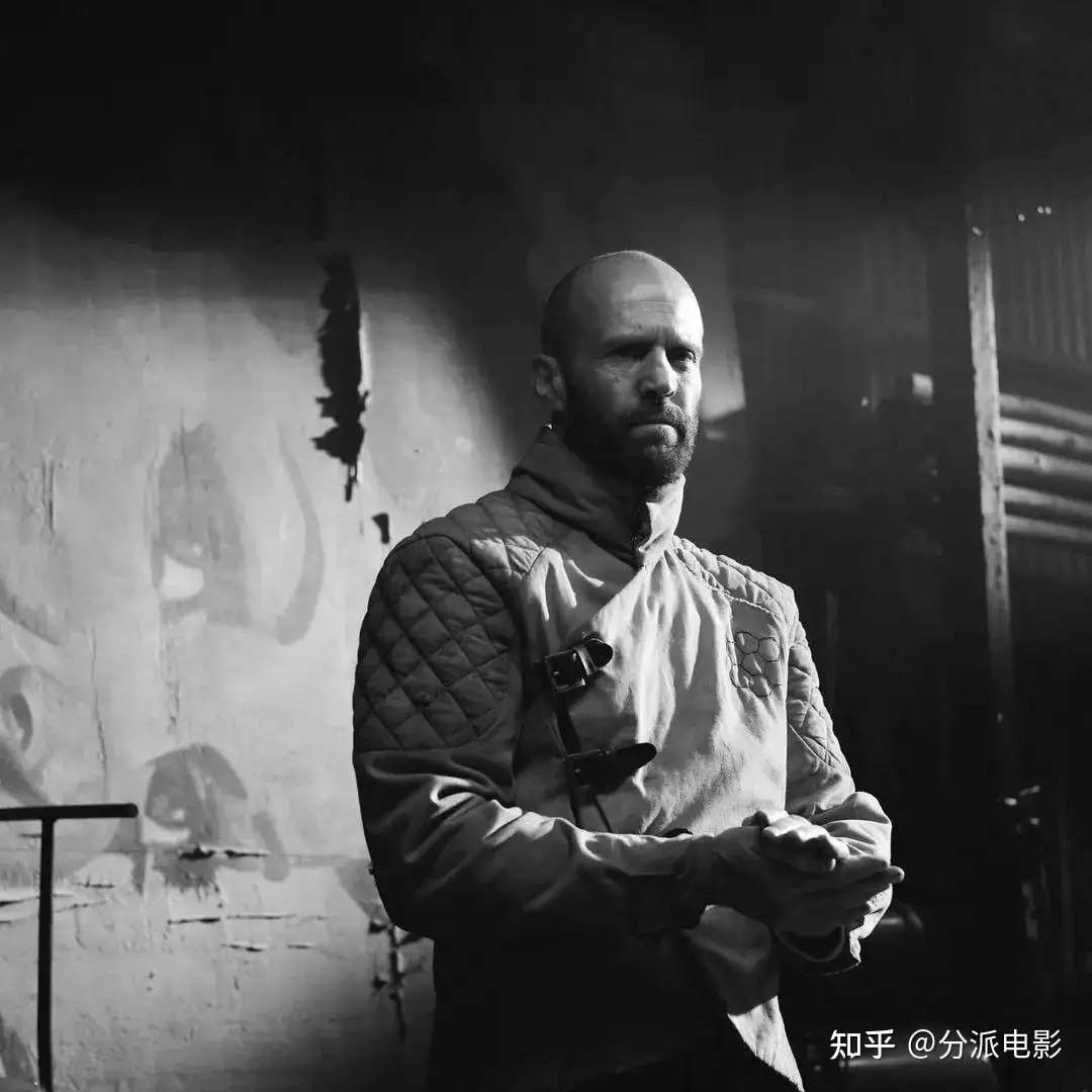 年度爽片来袭,杰森·斯坦森《养蜂人》太硬了!