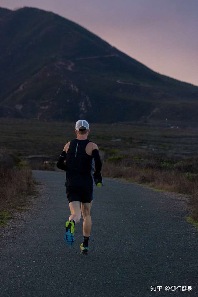 长跑时,身体负担的两个具体表现