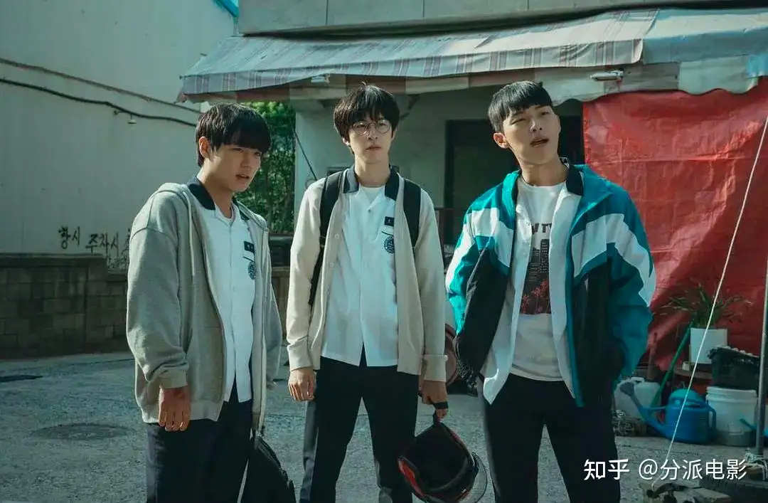 《弱小英雄》超爽复仇,拳拳到肉,韩国又一部校园暴力题材佳作