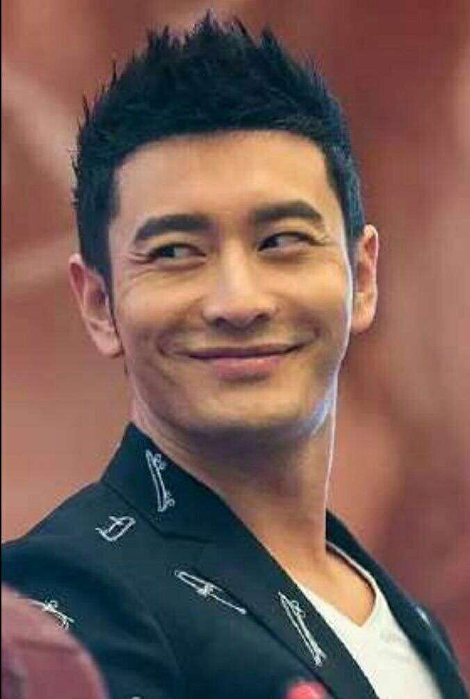 为什么黄晓明总会挂着意味深长而又毫无意义的微笑?