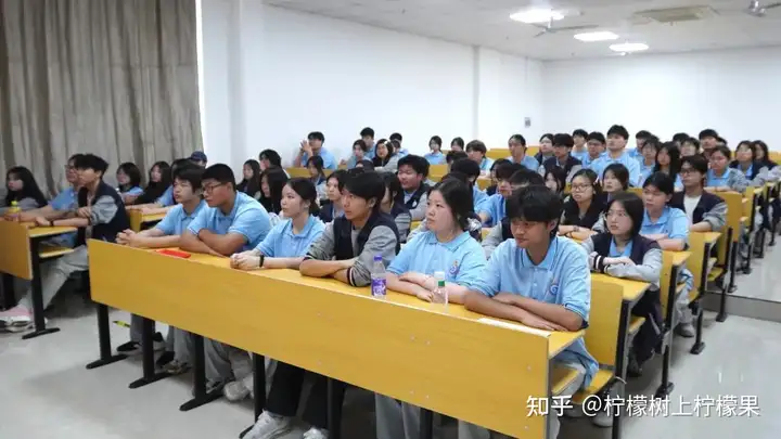 【红色校园】青春报国守初心 砥砺奋进新征程 | 2025-2026学年学员入团仪式(图6)