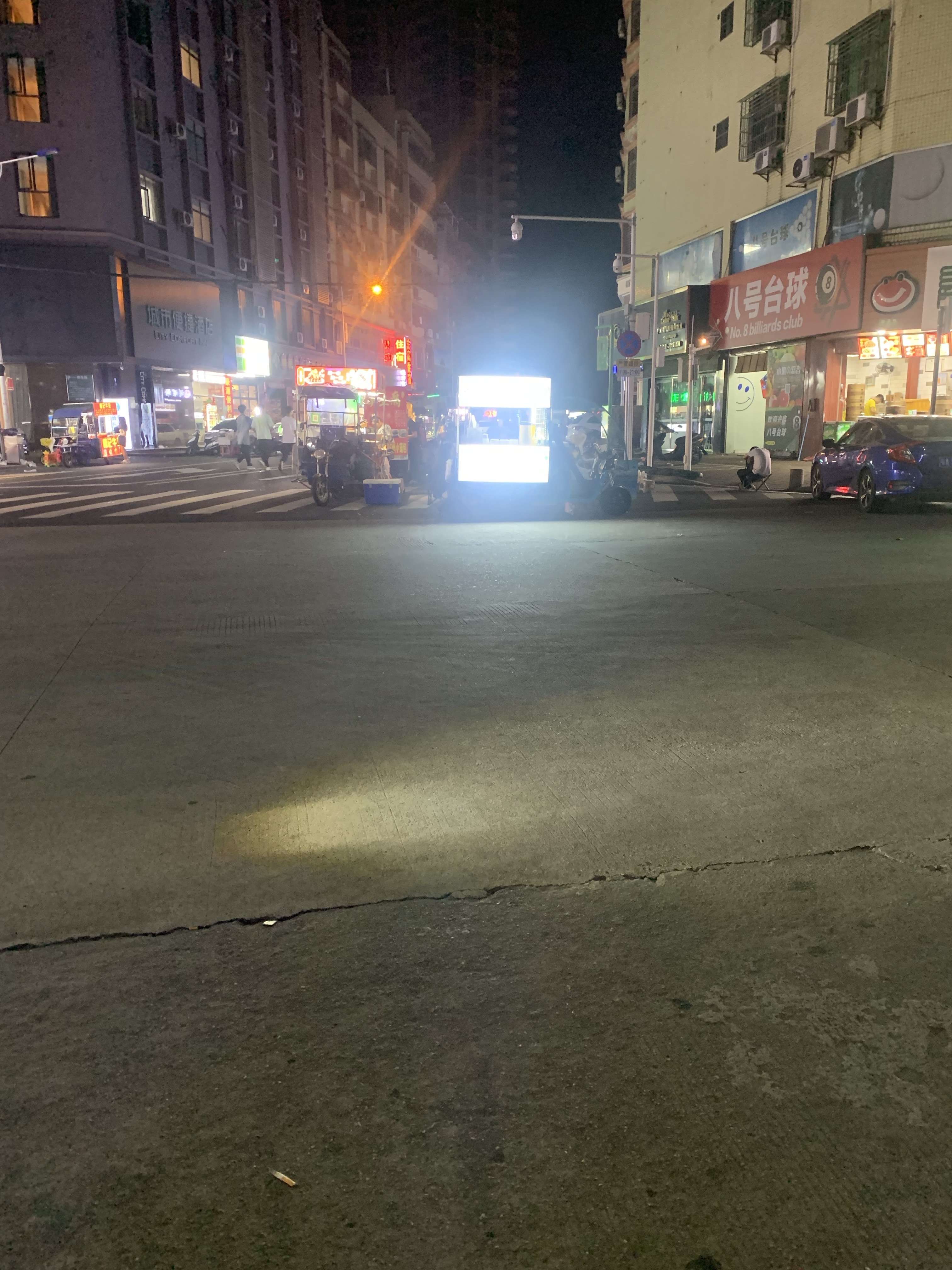 启始 的想法: 夏季的路边摊 | 夏天的半夜,路边总是摆… - 知乎