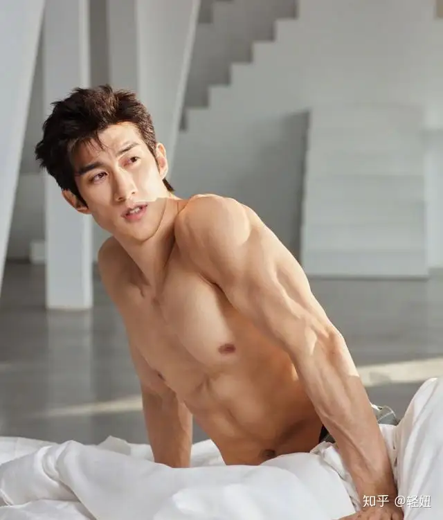 李治廷 半裸秀腹肌 曝光瘦身食谱 跟着吃 轻松一月瘦10 斤 知乎