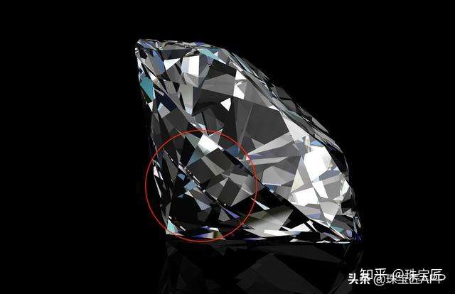 请各位帮我看下钻戒是不是裂了还能再戴吗