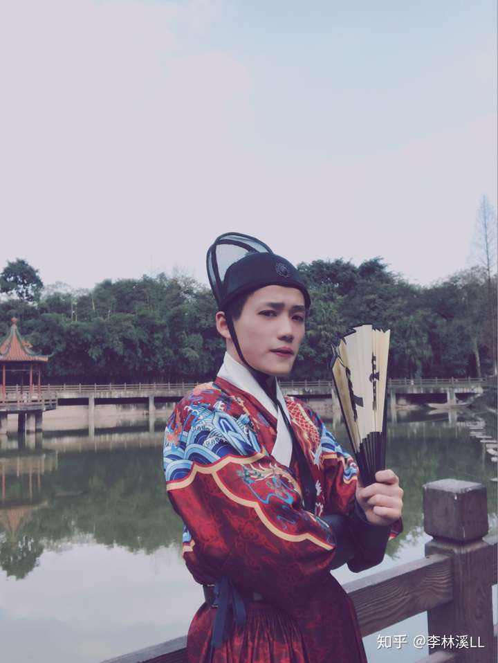 男生穿汉服上街是一种怎样的体验?