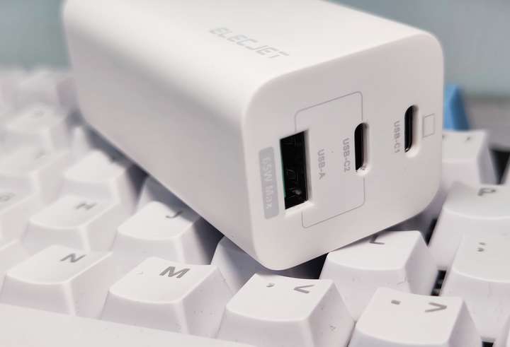 电友氮化镓65W三口充电器，小身材大能量