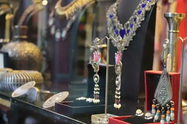 全国各景点都有哪些旅游骗局?当心被人骗了,还傻乎乎的帮人数钱