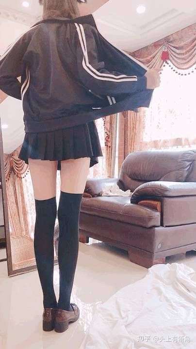 穿jk制服 腿粗应该配小腿袜还是过膝袜?
