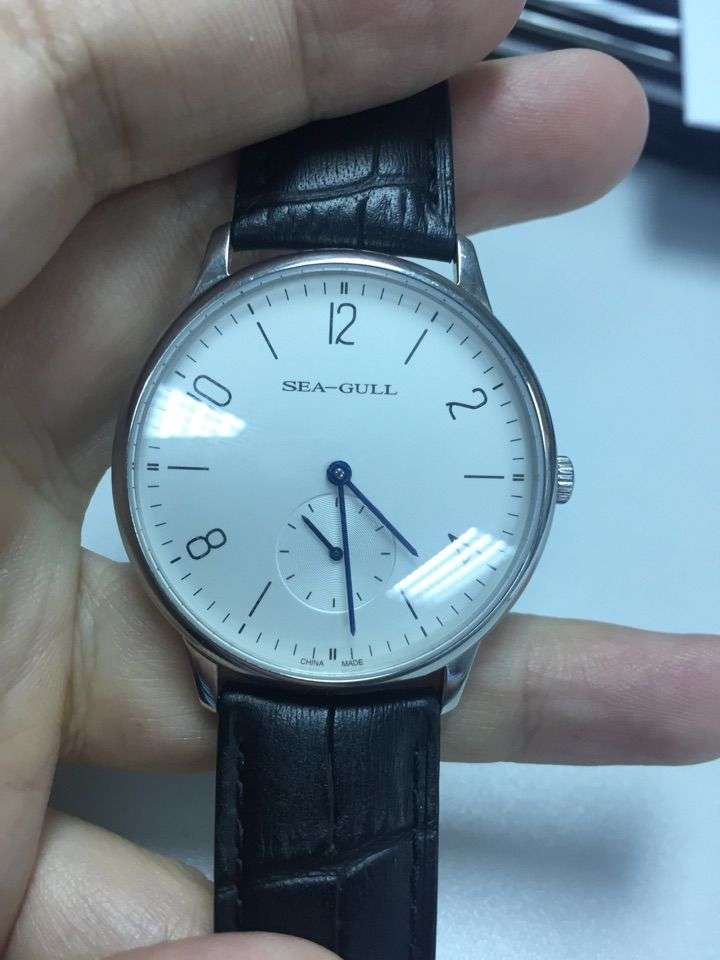 包豪斯风格,超薄,完全能当做时尚表.海鸥st17手动上链机芯.ok的