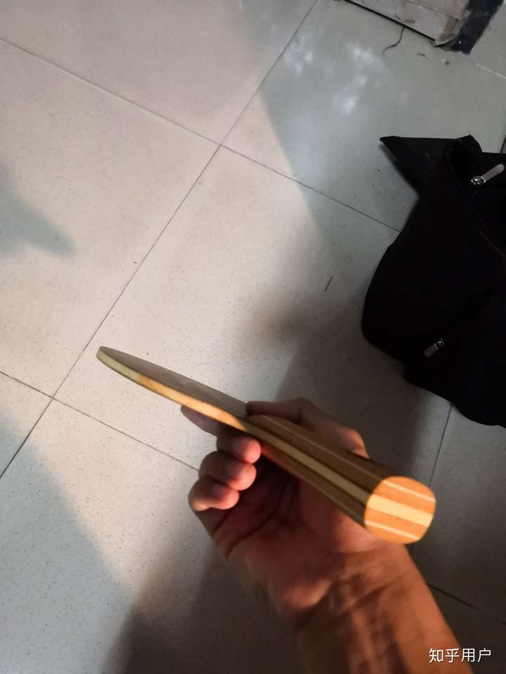 乒乓球横板两种握法哪一个对