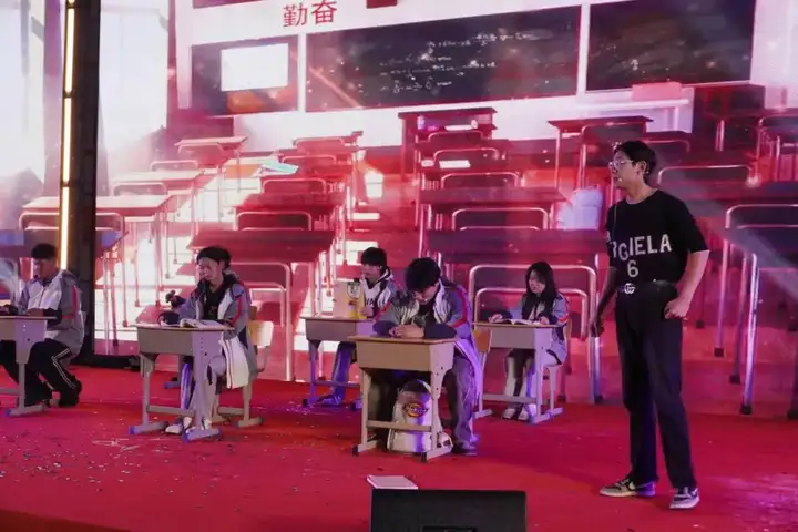 【活力校園】體藝融匯 活力迎新 | 塘棲校區(qū)體育藝術(shù)節(jié)閉幕式暨元旦晚會圓滿落幕!(圖17) 【活力校園】體藝融匯 活力迎新 | 塘棲校區(qū)體育藝術(shù)節(jié)閉幕式暨元旦晚會圓滿落幕!(圖17)