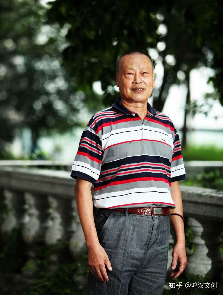书画领域,坚持与国内一线书画大家保持深度合作,签约画家已达300多位