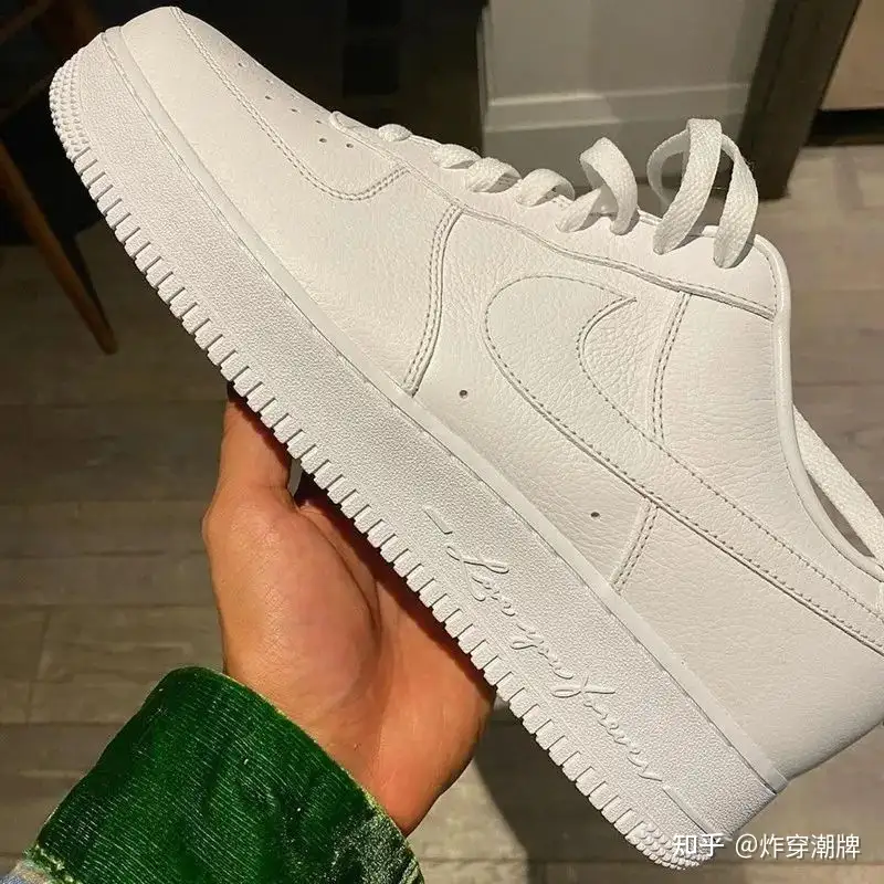 Drake x Nike AF1 实物首次曝光！只能看不能穿！炸穿潮牌- 知乎