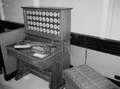 最早期的霍尔瑞斯制表机系统。