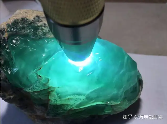 翡翠原石怎么辨别，看完文章你就明白了