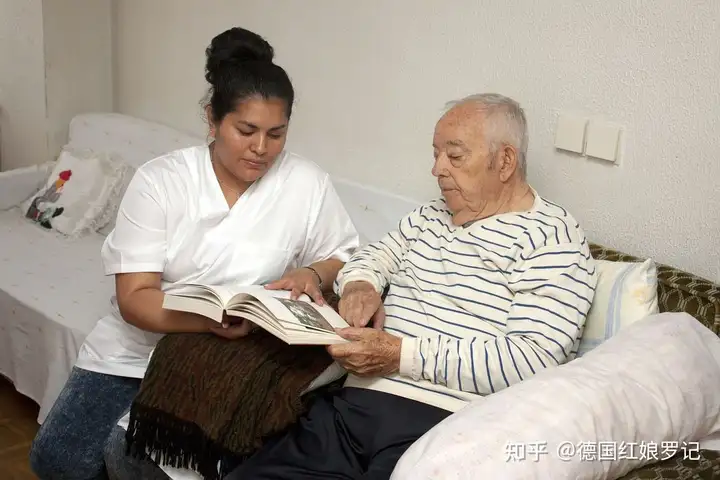江西80岁大爷换了8个女保姆，享尽艳福，直言她们年轻漂亮还勤快