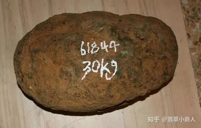 China's “Stone Village” Finds Success in Selling Ornamental River Stones