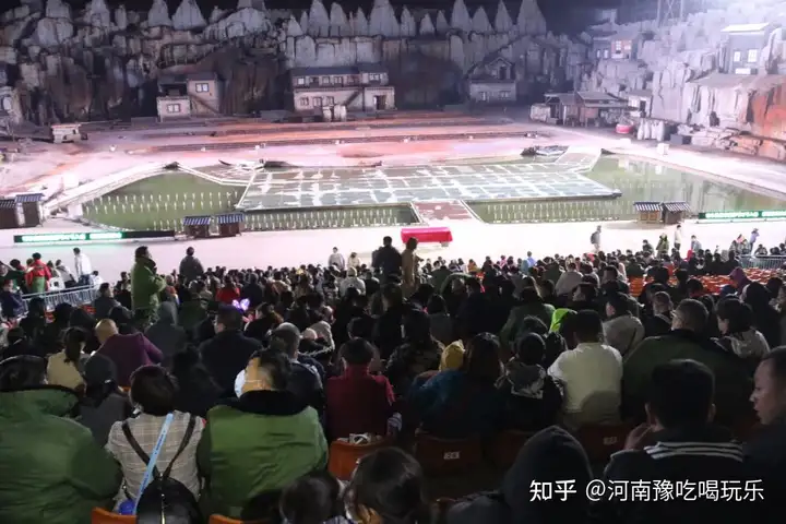 一生必追的一部大型山水实景剧，司徒小镇+千年铁魂打铁花演出